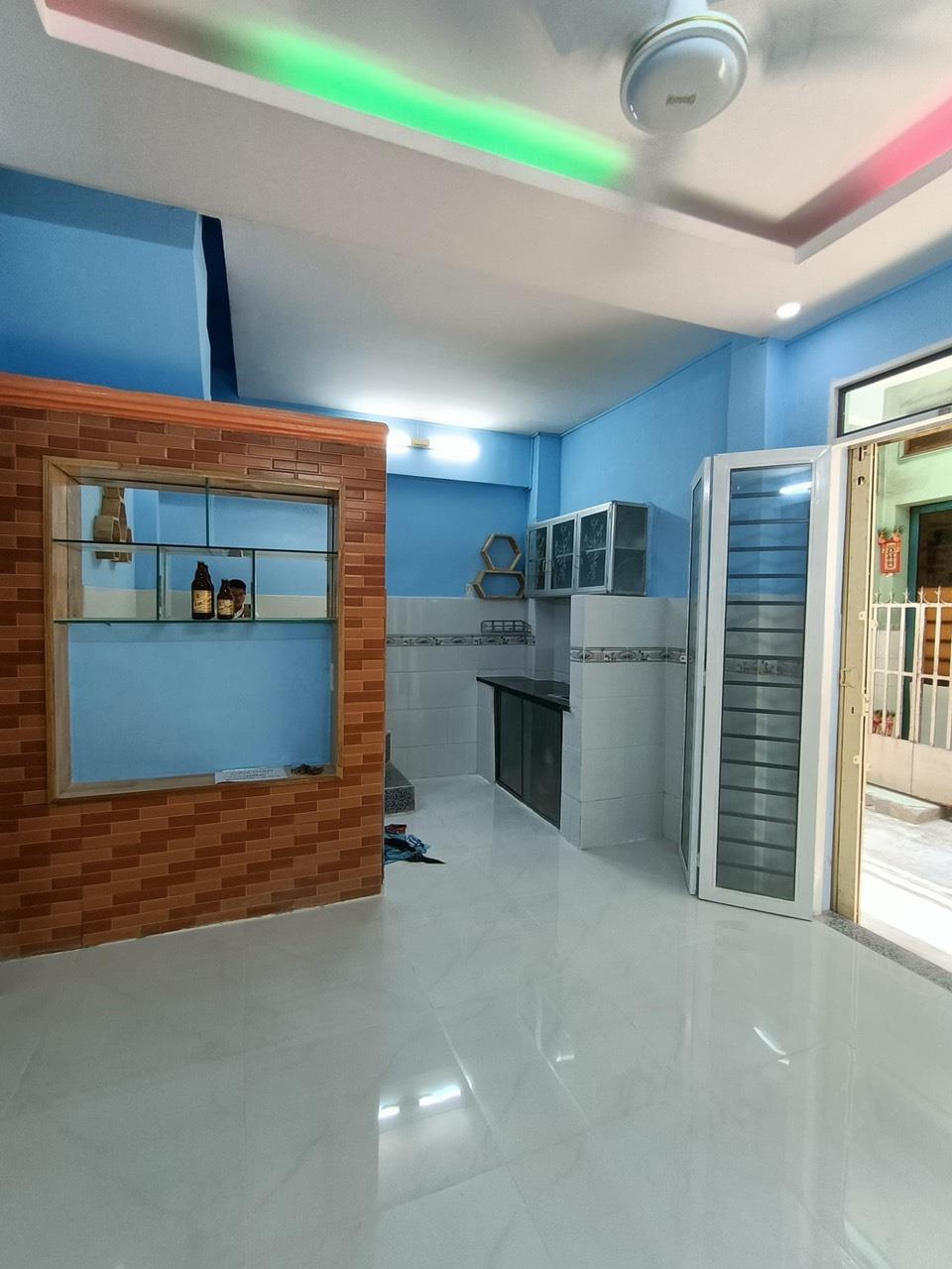 QUẬN 6, 2 Căn Ra HXH Đành Bán Lổ Giảm 400 Triệu , Nhà DT 5.2x3.6m 2 Tầng 2PN 2WC , Chỉ 2 Tỷ x