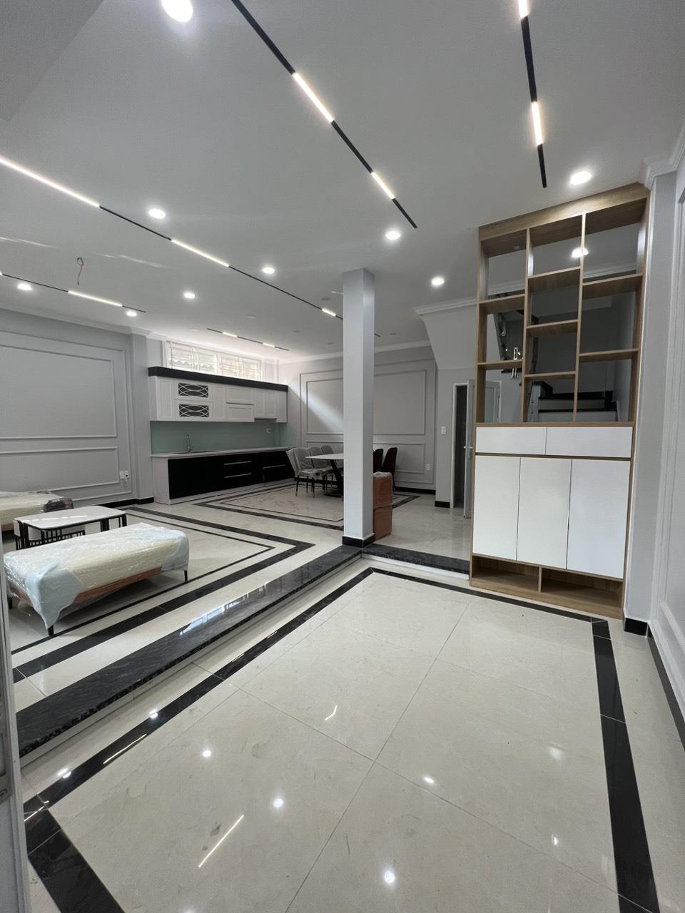 Nhà Miếu Hai Xã xây mới độc lập 4 tầng siêu đẹp , Ô tô đỗ cửa ngày đêm