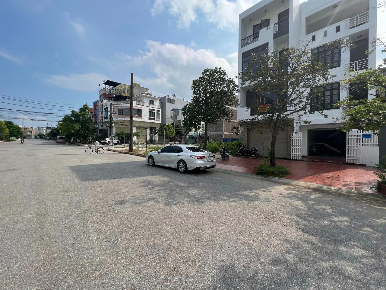 Bán nhà mặt đường 30m Thư Trung - Văn Cao, 90m 4 tầng GIÁ 7.6 tỉ xây độc lập