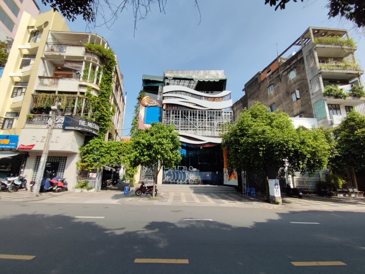 Cho Thuê Nhà Góc 2 MT Lê Lai, P.Bến Thành, Quận 1 (10x25), Trệt 3 Lầu-Sàn Suốt,Vỉa Hè Rộng 10M, Giá 200tr