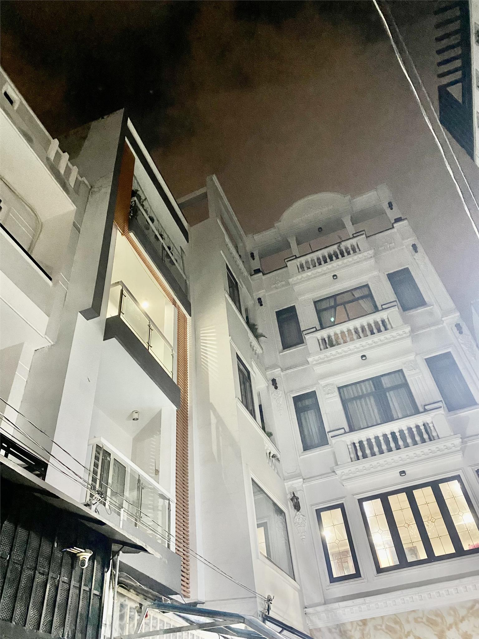 QUÁ RẺPHẠM VĂN CHIÊU- GV-HẺM Ô TÔ QUAY ĐẦU-NHÀ ĐẸP LENG KENG-KHU VÍP -40M2-4TẦNG BTCT-CHỈ NHỈNH