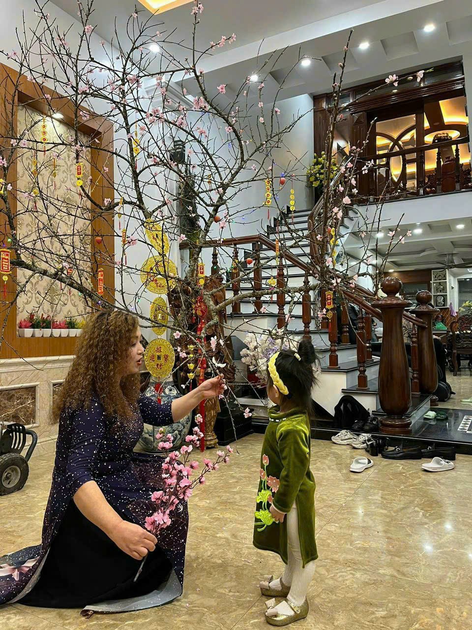 Bán nhà mặt đường Trại Lẻ, 81m 4 tầng GIÁ 9.5 tỉ, vị trí đẹp, độc lập dân xây