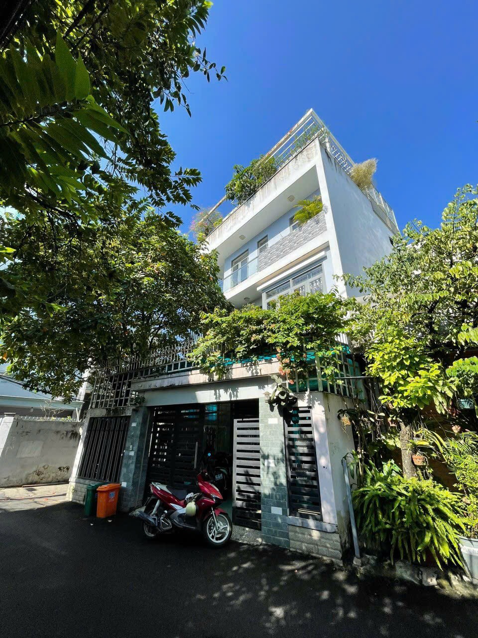 Bán nhà góc 2 mặt tiền đường xe hơi, P. Linh Chiểu, dt 102 m² giá 9,5 tỷ TL