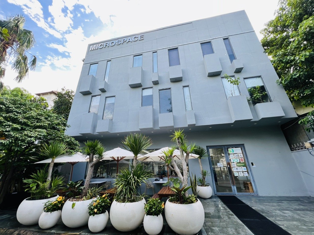 Siêu Phẩm! Cho Thuê Nhà Góc 2 Mặt Tiền Đề Thám(8x15M, 4Tầng),Cho Thuê 80tr Không Tăng Giá