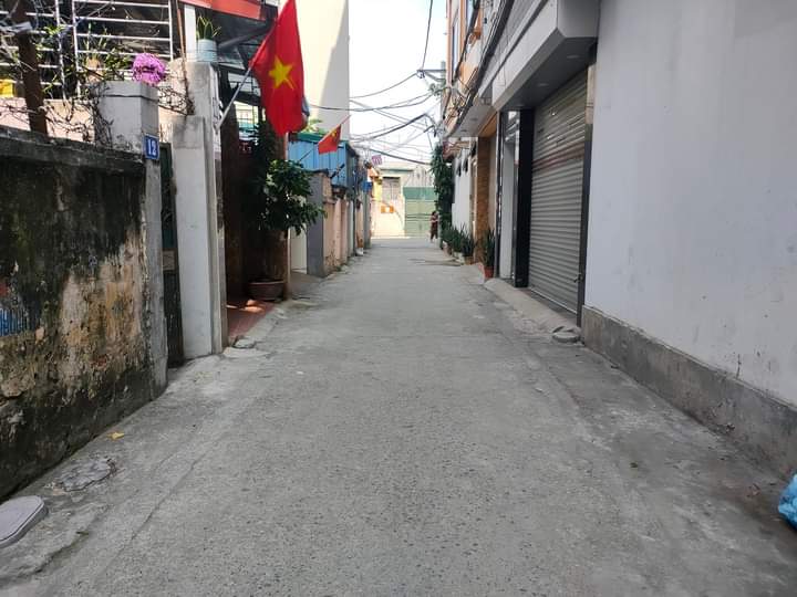 Ngọc thụy, Long Biên 33m2, 5 tầng giá hơn 3 tỷ.