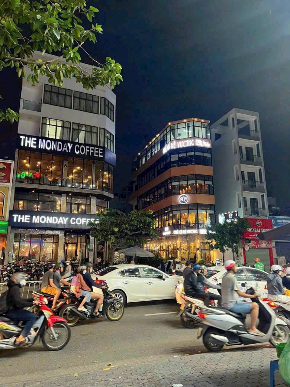 Bán căn nhà 3 MT đường Phan VănTrị, Quận Gò Vấp Tp HCM. Thu nhập 110tr/tháng