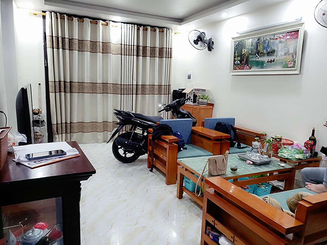 Bán nhà Chợ Hàng Cũ, 52m 3 tầng GIÁ 1.9 tỉ sân cổng riêng, độc lập - cực hiếm