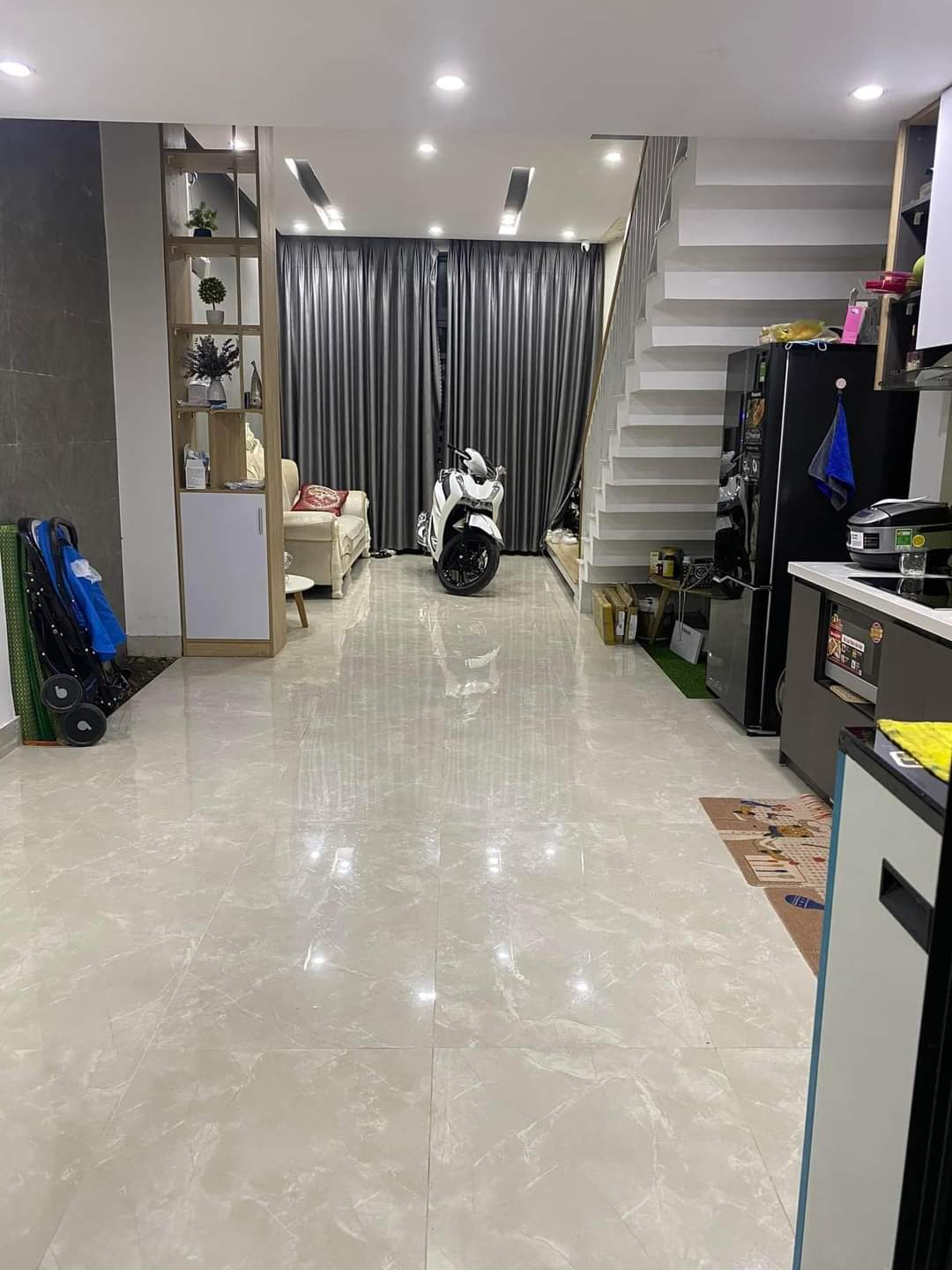 Cho thuê nhà sau lưng nhà mặt tiền 3 tầng kiệt : Thái Thị Bôi, p Thạc gián, Thanh Khê, Đà Nẵng