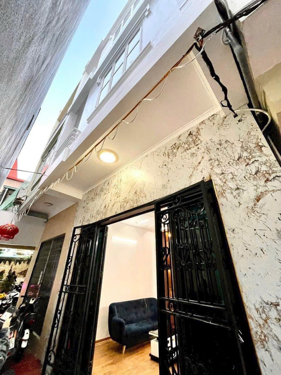 Nhà đẹp sang xịn mịn góc phố Hồ Sen, ngõ nông 1 quặt tới nhà