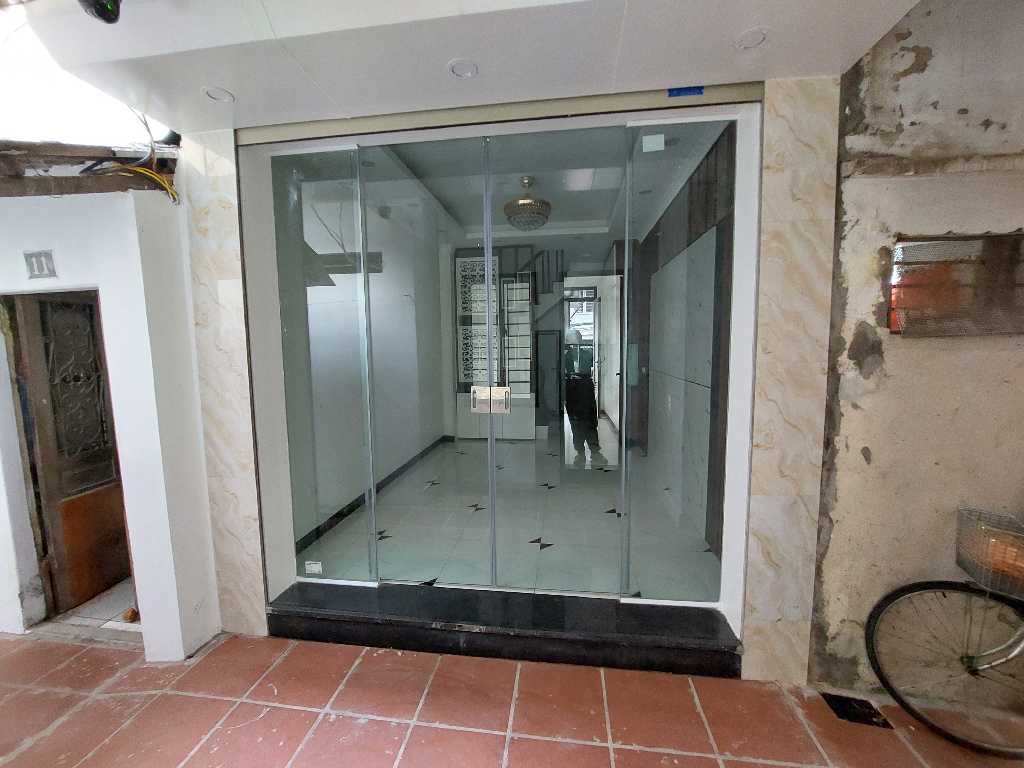 NHÀ Ở HOÀNG HOA THÁM