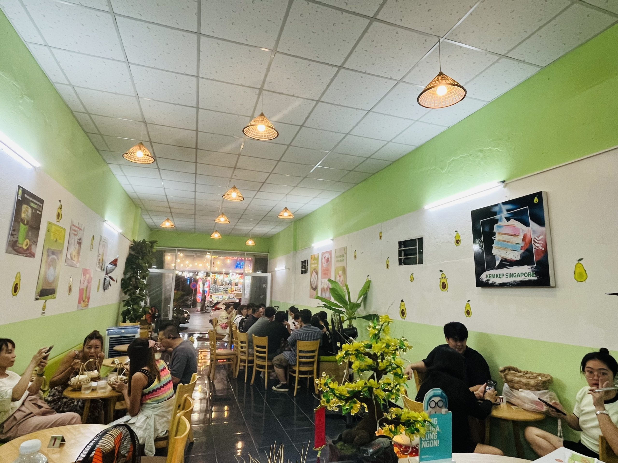 CẦN SANG GẤP QUÁN CÀ PHÊ MẶT TIỀN ĐƯỜNG NGUYỄN VĂN THOẠI