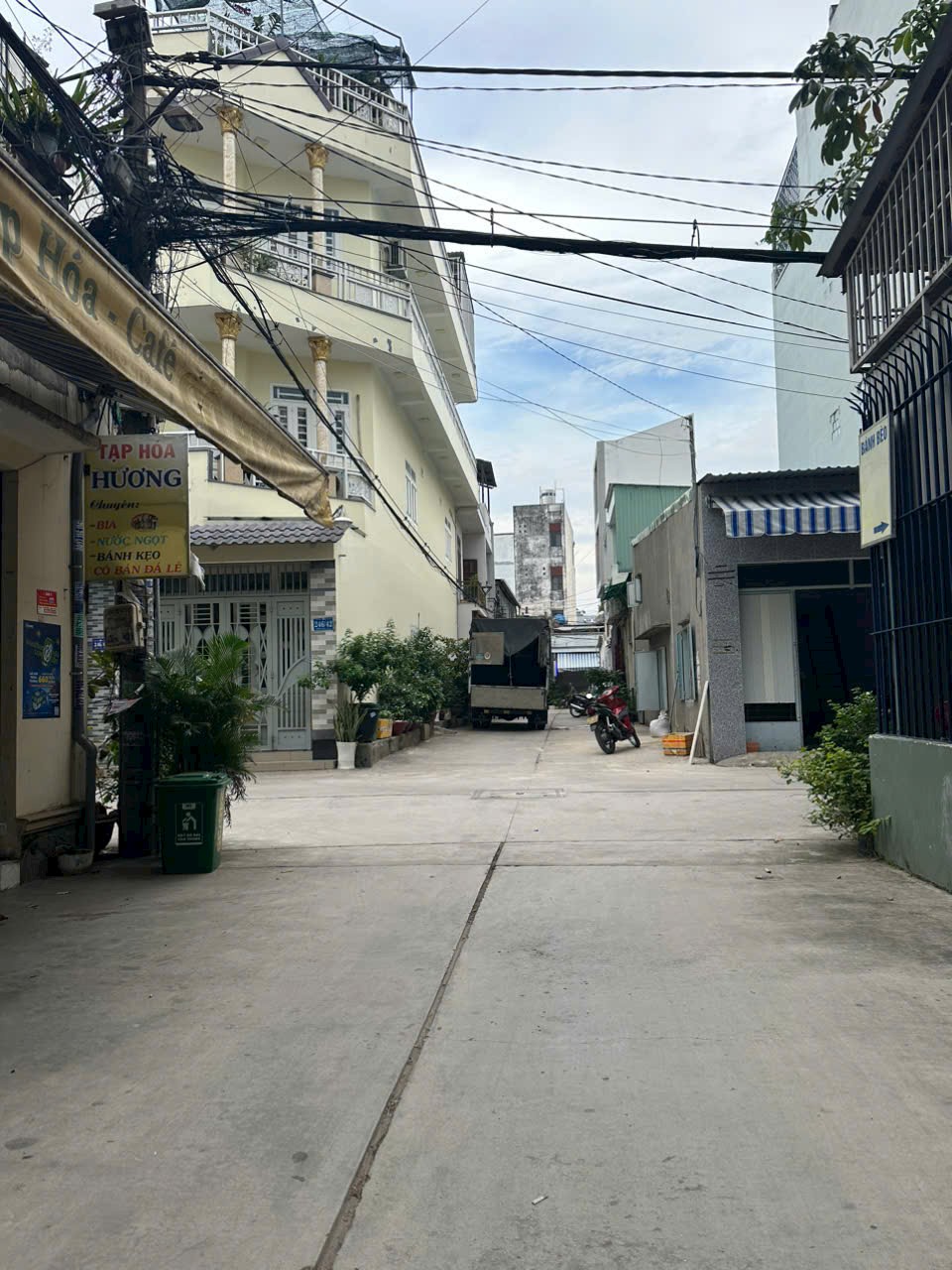 Bán nhà đường 26 Tháng 3 Bình Hưng Hòa 4x13 cạnh chợ hẻm 8m thông đối diện Eon Tân Phú.