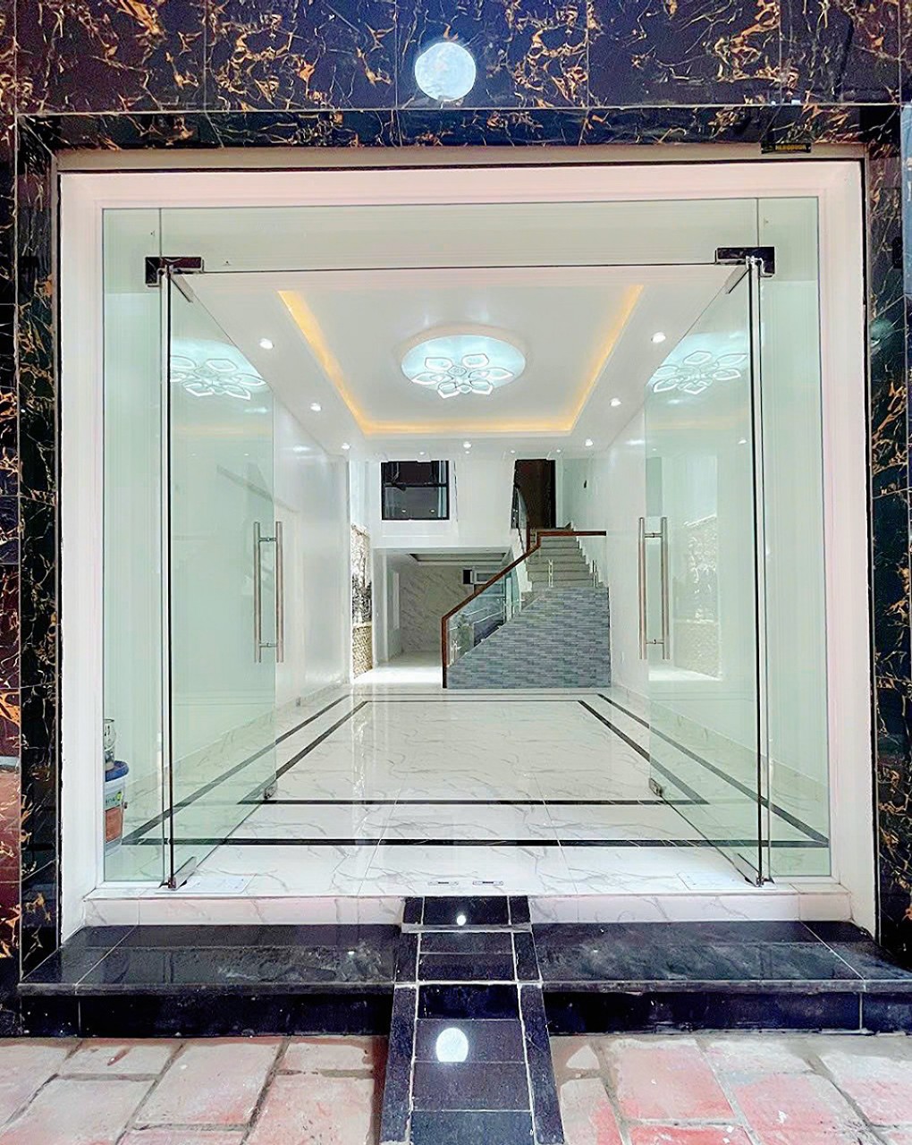 Bán nhà ngõ 302 Văn Cao, diện tích 54m 4 tầng GIÁ 3.2 tỉ gần gara ô.tô