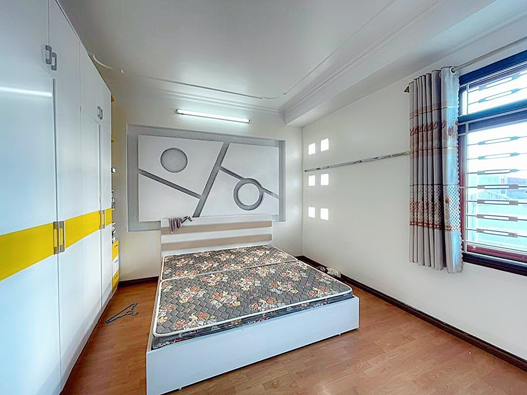 Bán nhà mặt ngõ Nguyễn Công Trứ, 43m 5 tầng GIÁ 3.79 tỉ ô.tô đỗ cửa cả ngày