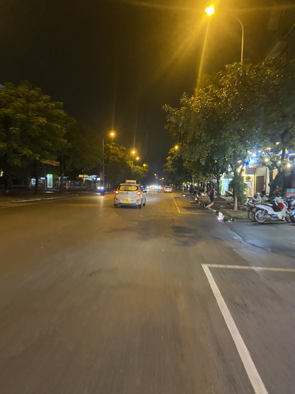 Nhà 4 tầng 75m2 mặt phố Cổ Bi, Đường 30m. giá 10ty. Có TL.