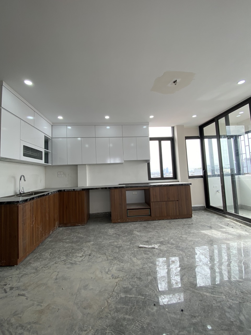 Bán nhà khu lõi, 5 tầng Ngọc Thuỵ, Dt 45m, nhà 6 tầng, MT 6,5m, giá hơn 7 tỷ.