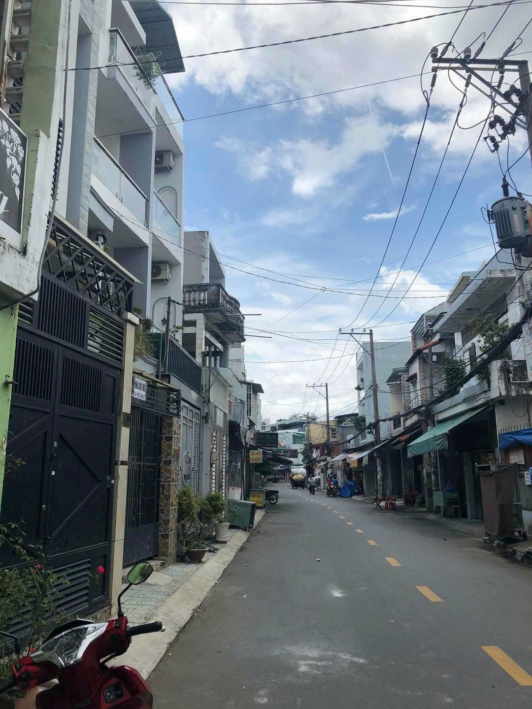 NHÀ BÁN ĐƯỜNG NGUYỄN VĂN CÔNG.NHỈNH 5 TỶ- MẶT TIỀN ĐƯỜNG XE TẢI.