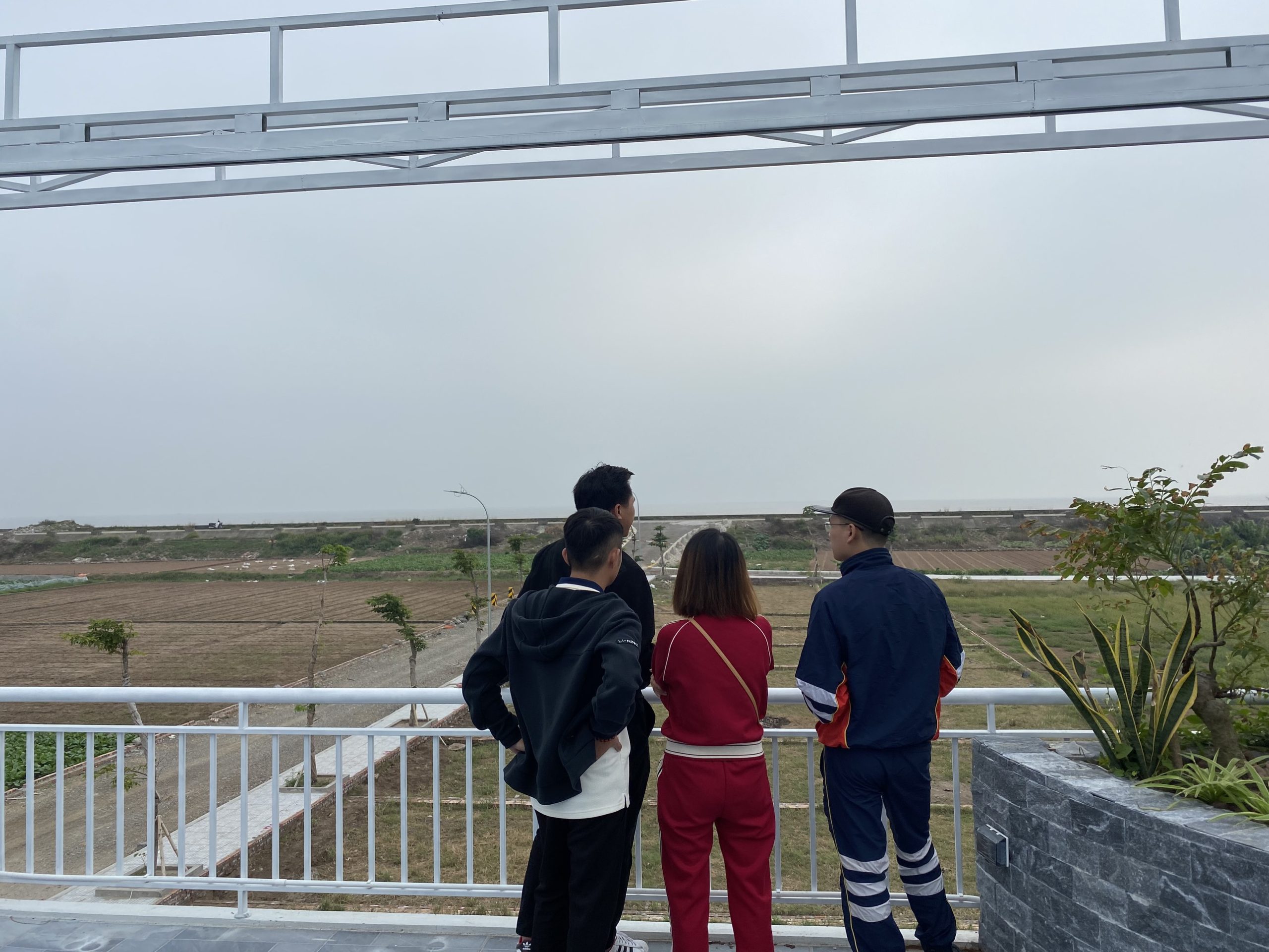 ĐẤT MẶT BIỂN QUẤT LÂM: CHỈ NHỈNH 1 TỶ - 100M2, SỔ ĐỎ, VÀNG CHO ĐẦU TƯ!