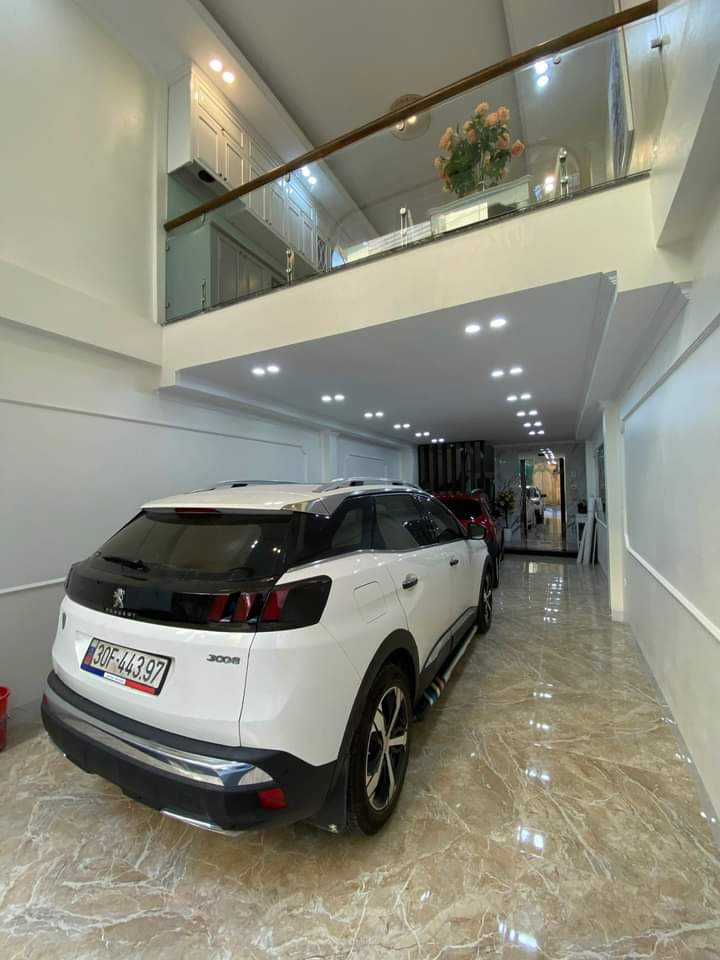 Nguyễn Sơn, Long Biên 63m2, 7 tầng, thang máy, ô tô vào nhà, full nội thất...