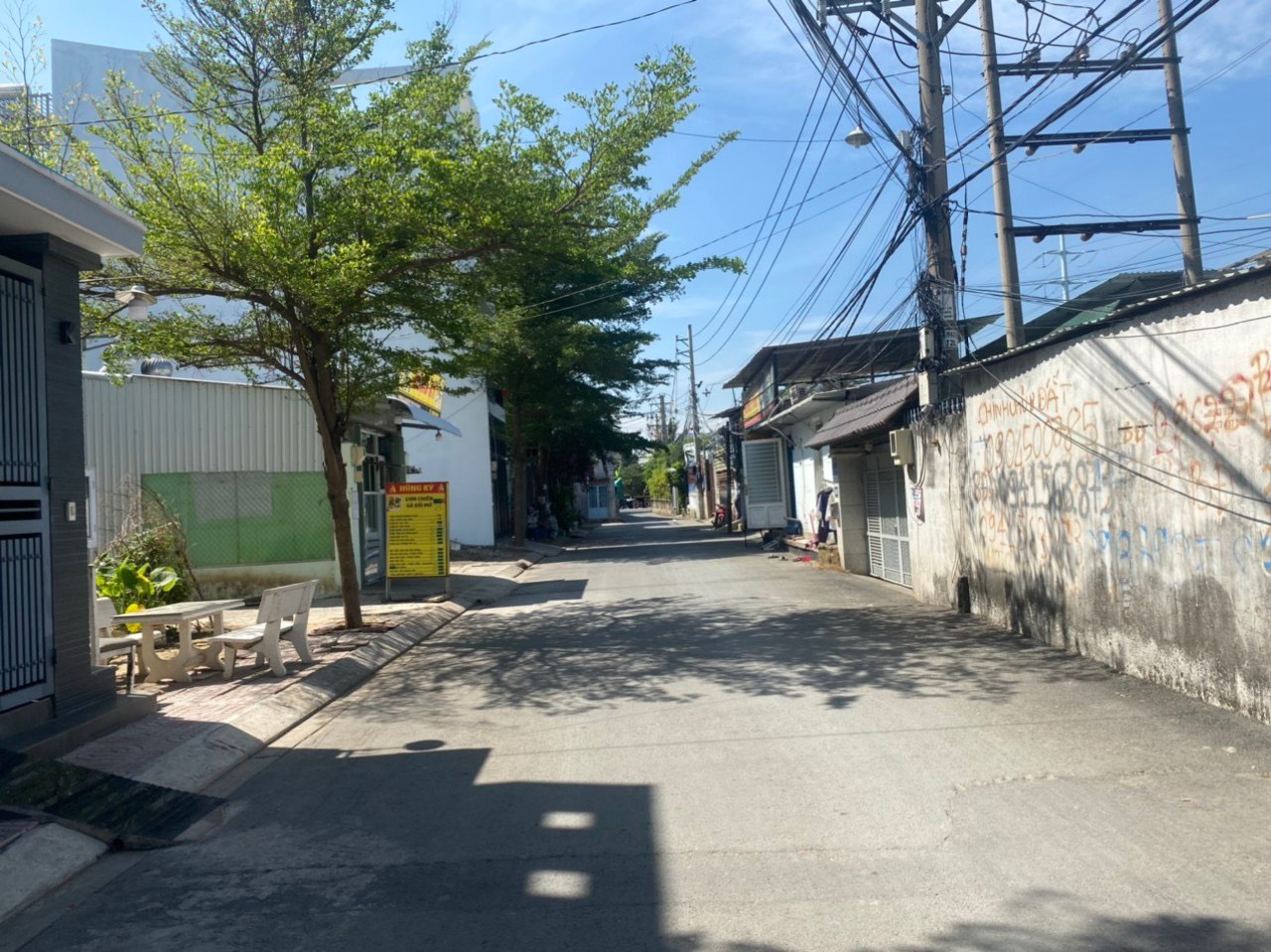 Lô góc 2 mặt tiền đường 827 phú hữu DT 74m dân cư hiện hữu