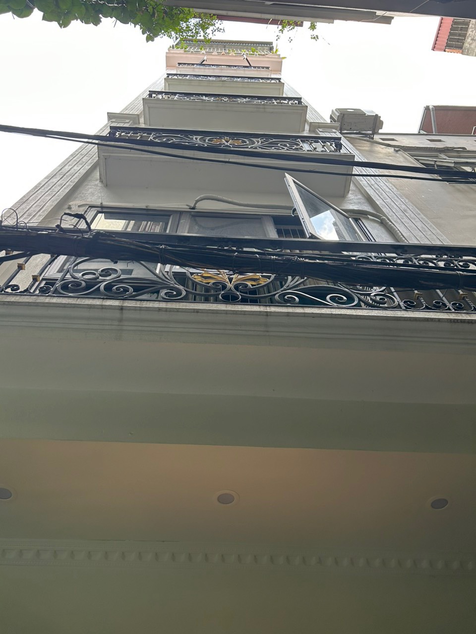 Cho thuê nhà MỚI TINH, CÓ THỂ THUÊ LÀM VĂN PHÒNG HOẶC Ở, phố Nguyễn Khánh Toàn