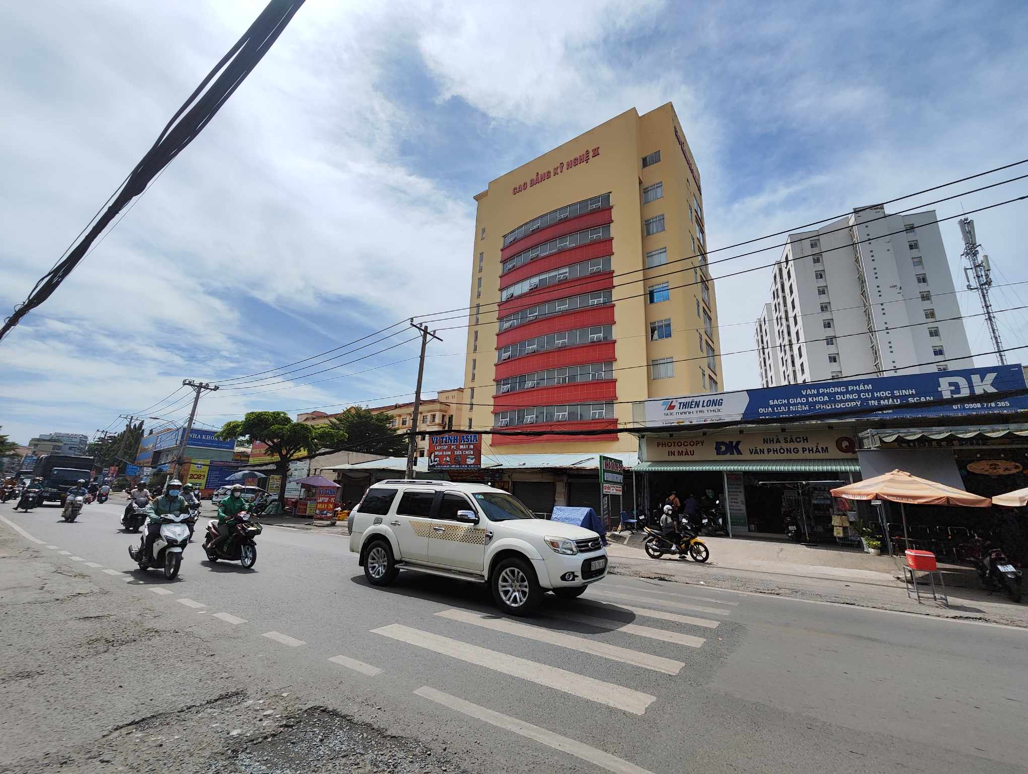 Nhà Mặt Tiền đẹp Phước Long B- Đỗ Xuân Hợp -70m- 5 tầng chỉ 7T9.Tiện kd trường học , văn phòng, nhà thông sàn full nội thất , Hiếm nhà bán