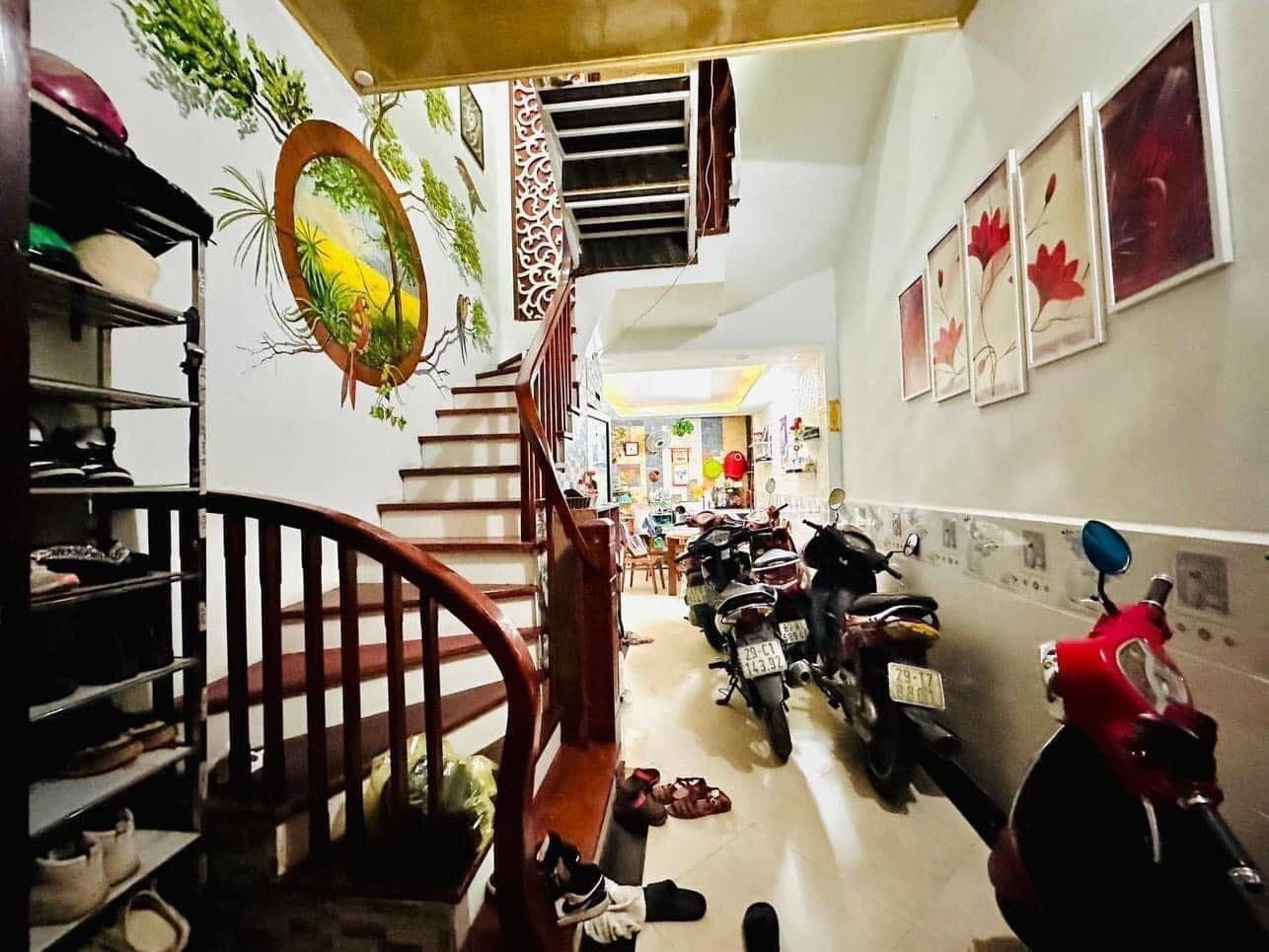 CẦN BÁN NHÀ ĐƯỜNG LÁNG, ĐỐNG ĐA. 30M*5TANG, MT 3,1M, NGÕ THÔNG, KINH DOANH, GIÁ 4,8 TỶ