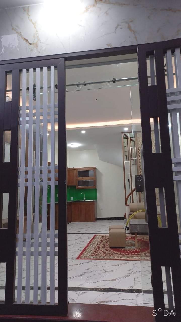 Lĩnh Nam, Hà Nội 42m2, 5 tầng, 5 m mặt tiền, giá 4 tỷ