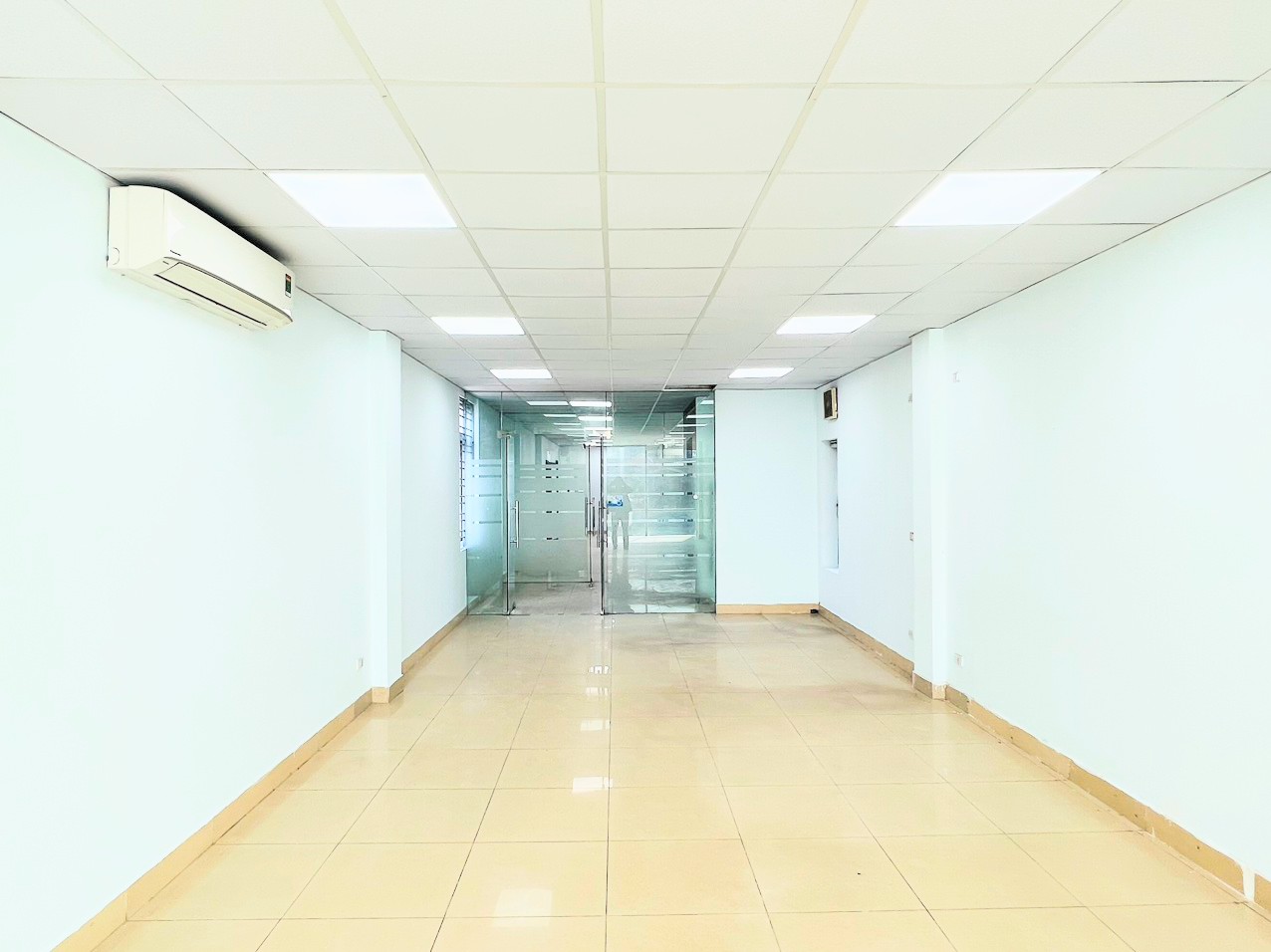 Bán nhà BUILDING mặt phố Vương Thừa Vũ 110m2 x 9 T x MT 5m x 30 tỷ.vỉa hè. thang máy