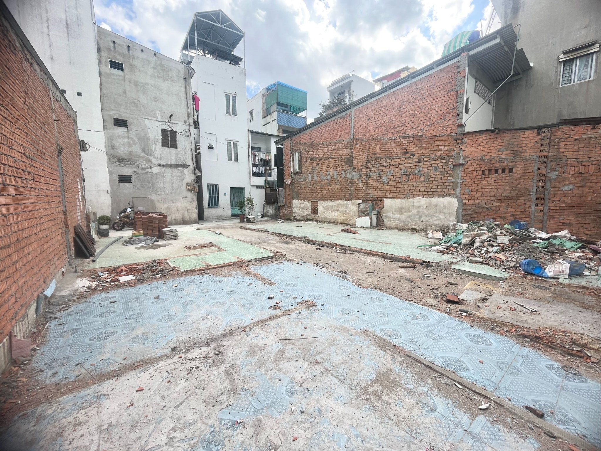 Bán đất gần Tô Hiến Thành, Quận 10, 52m2, đầu tư đỉnh, chỉ 4 tỷ X