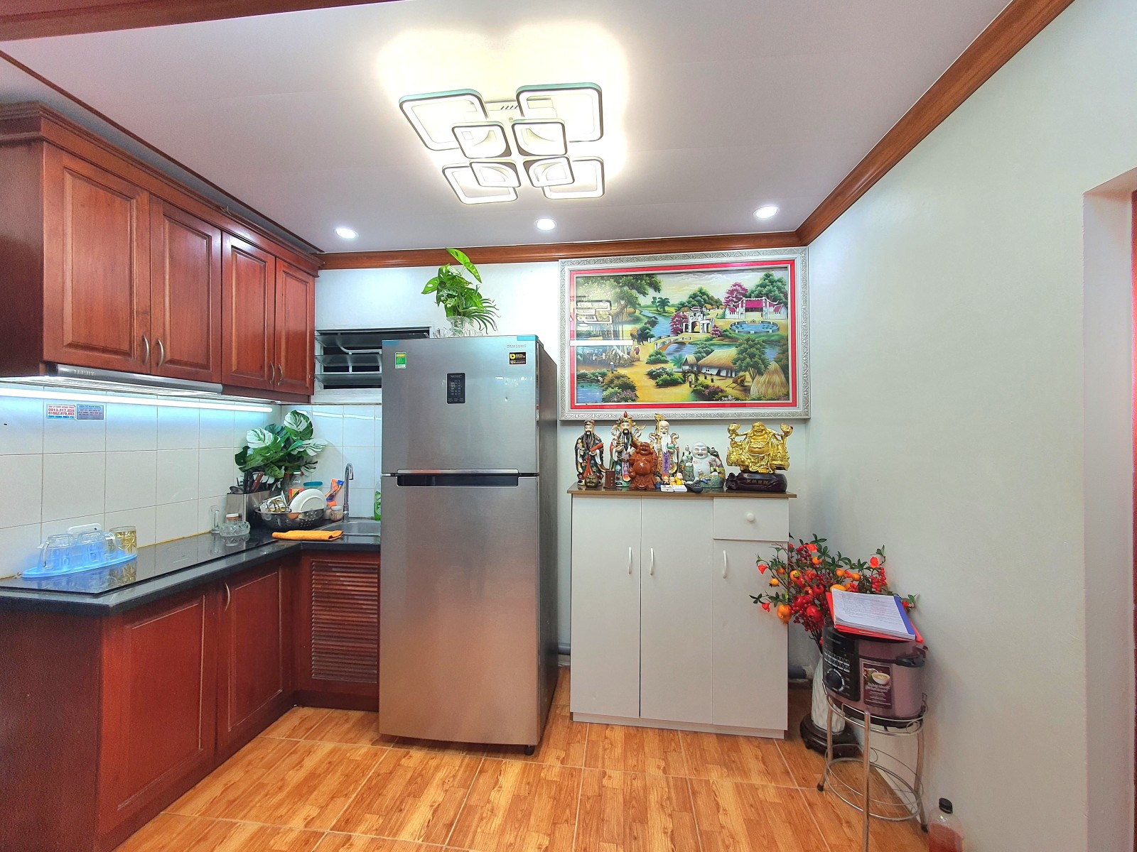 Bán căn hộ tập thể phố Yên Ninh, Ba Đình 120m, 3PN, 2WC, ở luôn, giá 2.8 tỷ. LH: 0366051369