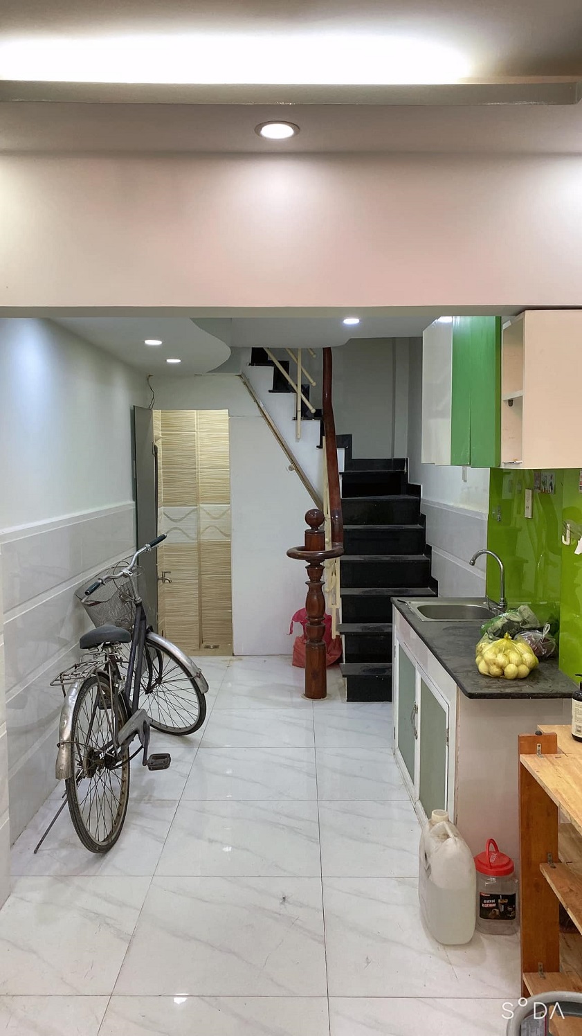 Bán nhà Bạch Vân, Phường 5, Quận 5. 16m² x 5 tầng ( 2.3 x 7 ). Giá 2.35 tỷ thương lượng