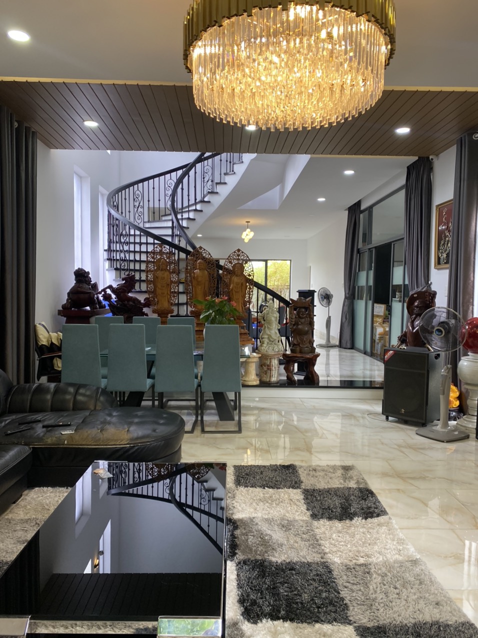 [GIÁ HOT CUỐI NĂM] Cho thuê biệt thự view sông, đầy đủ nội thất, dọn đến ở ngay