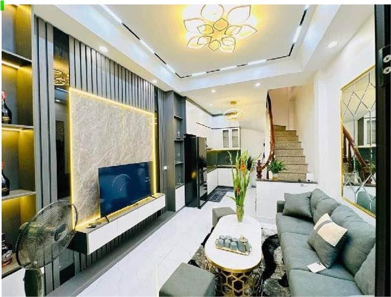 • BÁN NHÀ HỒNG TIẾN 37M 5T 3,65TỶ Mr Khởi 0395600896 •