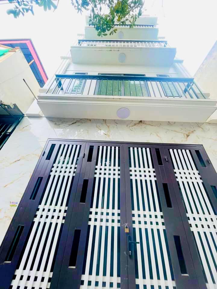 SIÊU PHẨM NHÀ MỚI ĐẸP 5 TẦNG DT:45M2 MT:5M 3 PHÒNG NGỦ GIÁ: 3.95 TỶ PHỐ LĨNH NAM QUẬN HOÀNG MAI.