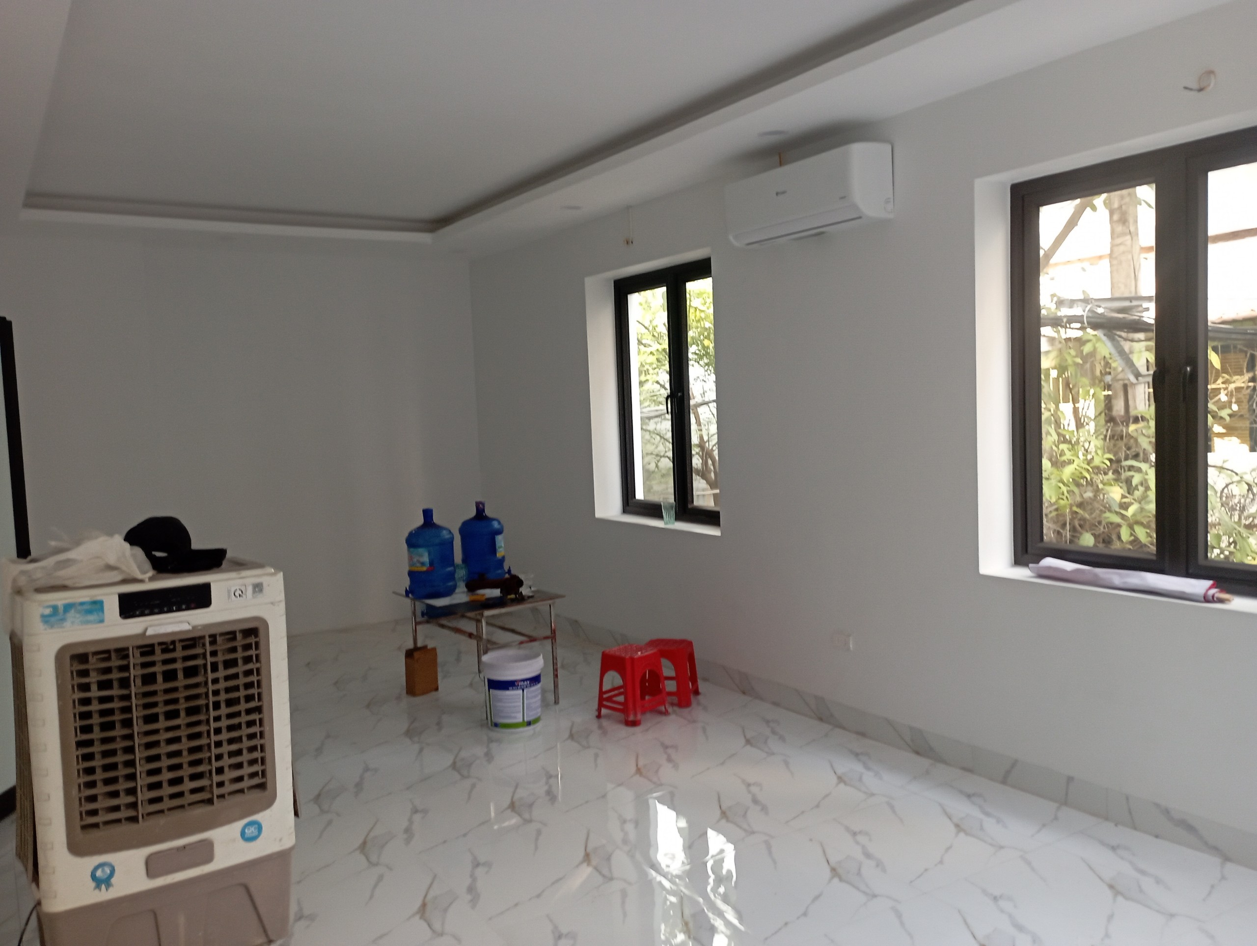 Cho thuê nhà 4 tầng tại Phố Vạn Bảo, Ba Đình. Nhà rộng mới tinh, ngõ nông ô tô đỗ cửa. Chỉ 28tr