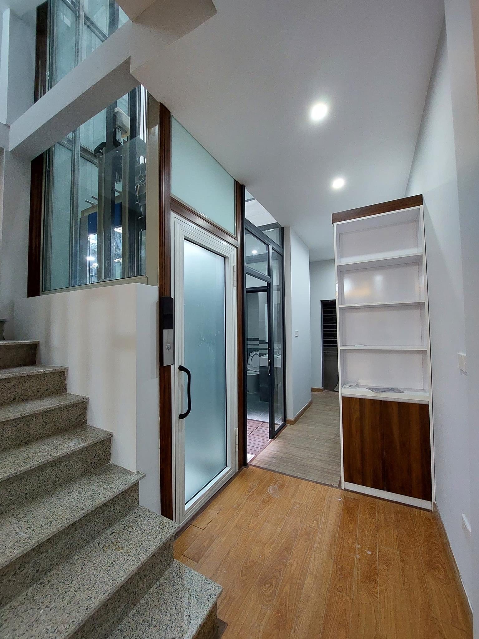 Bán nhà phân lô Lạc Trung, 58m2 x 5 tầng,Lô Góc, Tháng Máy , Gara ô tô, giá 8 tỷ