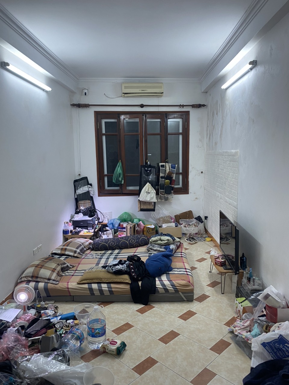 Cho thuê nhà 5 tầng tại Ngõ 210 Đội Cấn, Ba Đình. Kinh doanh hoạc ở nhóm. Chỉ 12tr