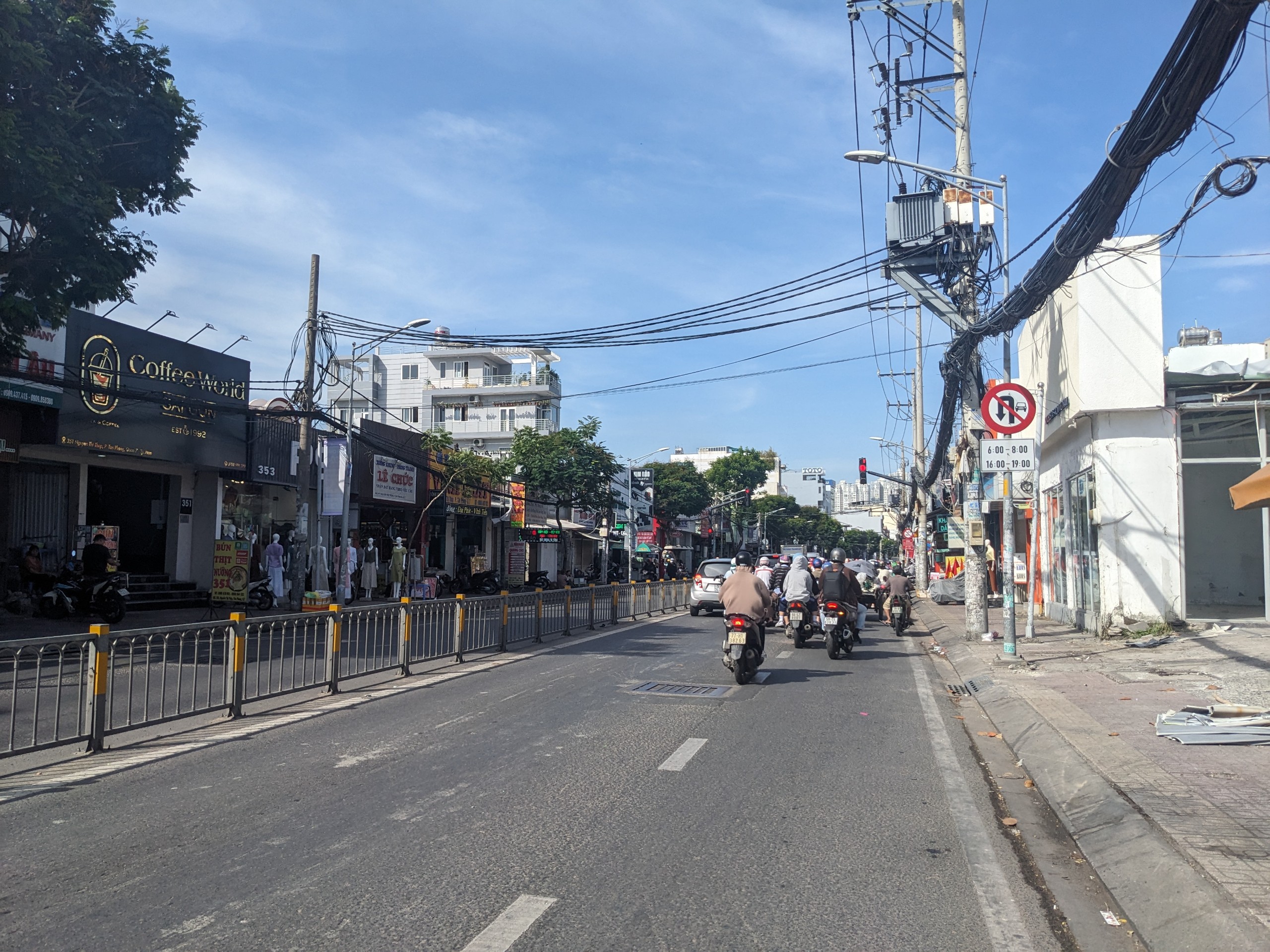 BÁN NHÀ NGUYỄN THỊ THẬP, Quận 7, Mặt tiền 628M2 1 tầng giá 69.x tỷ,