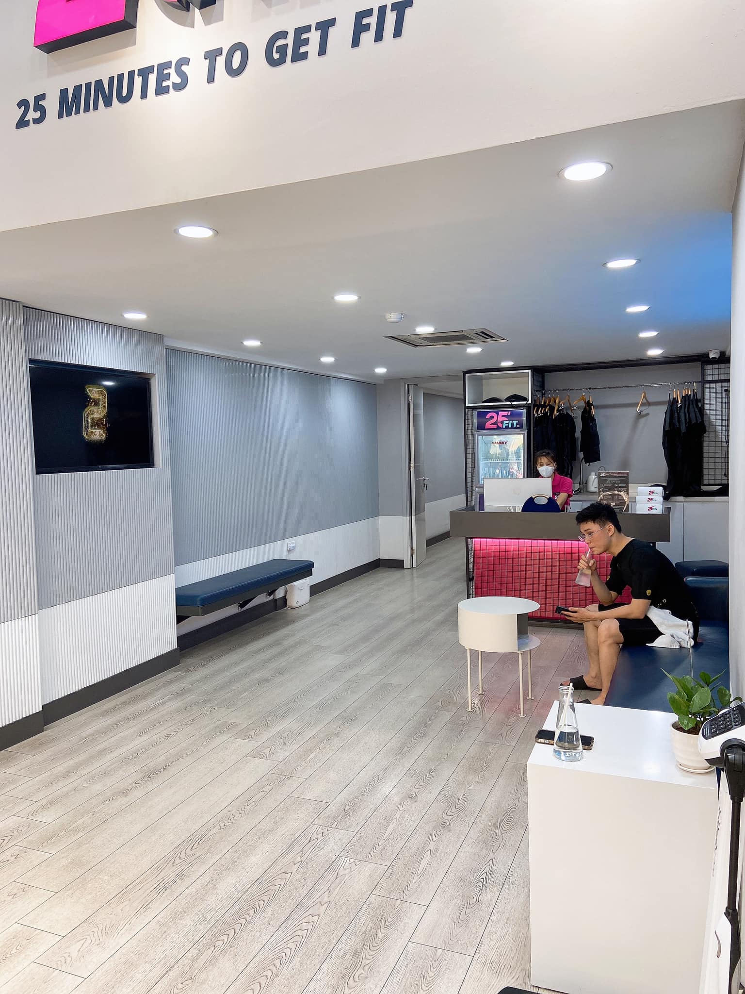 TOÀ VĂN PHÒNG MẶT PHỐ PHAN CHU TRINH - THANG MÁY - THOÁNG TRƯỚC SAU