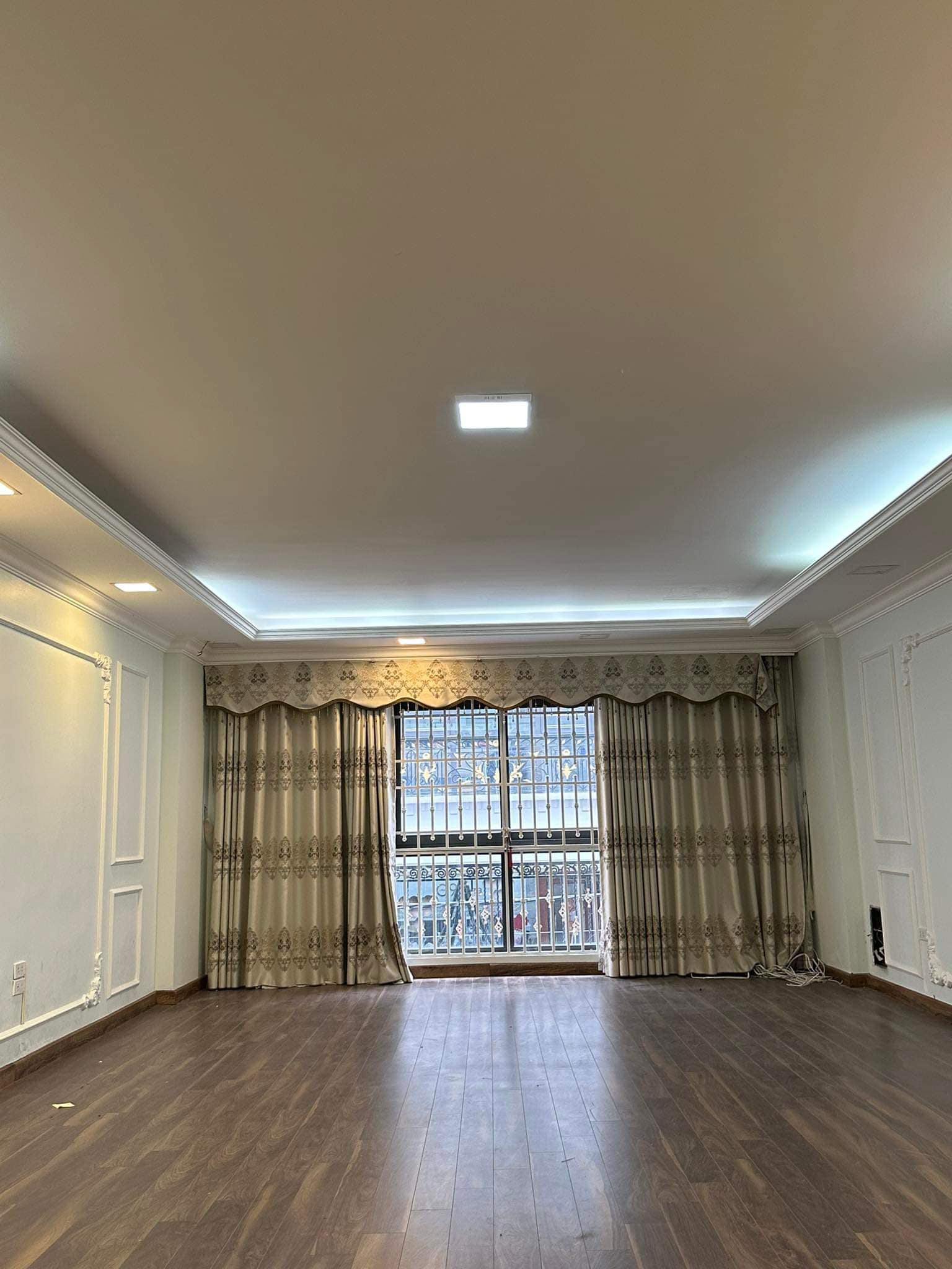 PHÂN LÔ TRUNG KÍNH - GARA Ô TÔ - KINH DOANH - THANG MÁY - DT 70M x 7T