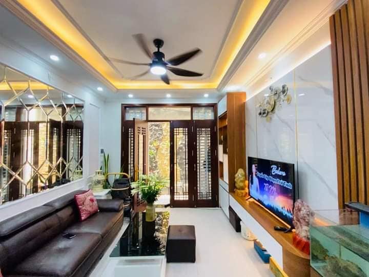 CHÍNH CHỦ CẦN BÁN NHÀ ĐẸP 5 TẦNG 10M RA ÔTÔ RA MẶT PHỐ QUẬN TÂY HỒ DT:40M2 MT:3.6M 3 PHÒNG NGỦ GIÁ: HƠN 4 TỶ .