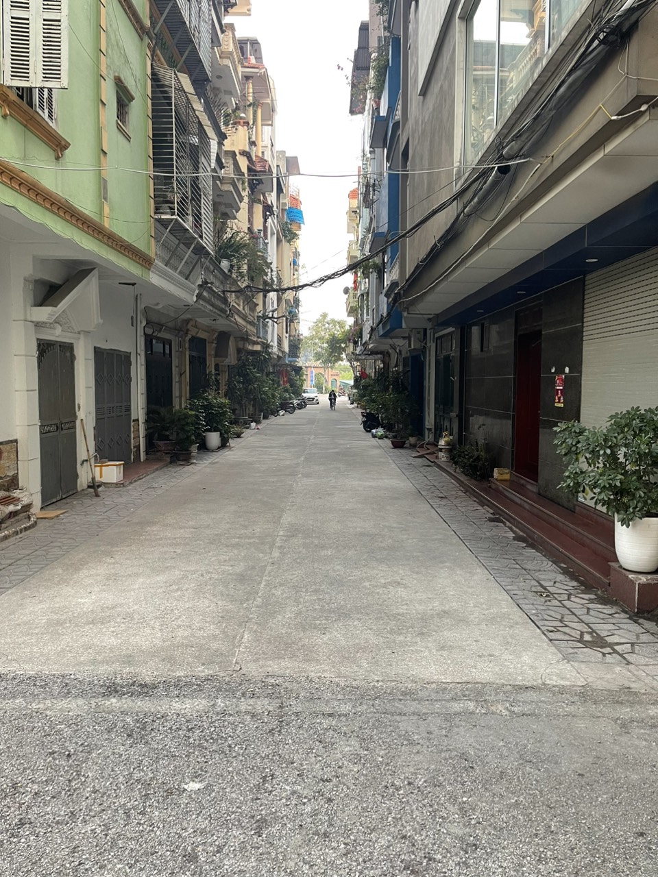 PHÂN LÔ GIA THỤY - VỊ TRÍ ĐẮC ĐỊA - NHIỀU CƠ QUAN HÀNH CHÍNH - Ô TÔ TRÁNH - KINH DOANH.