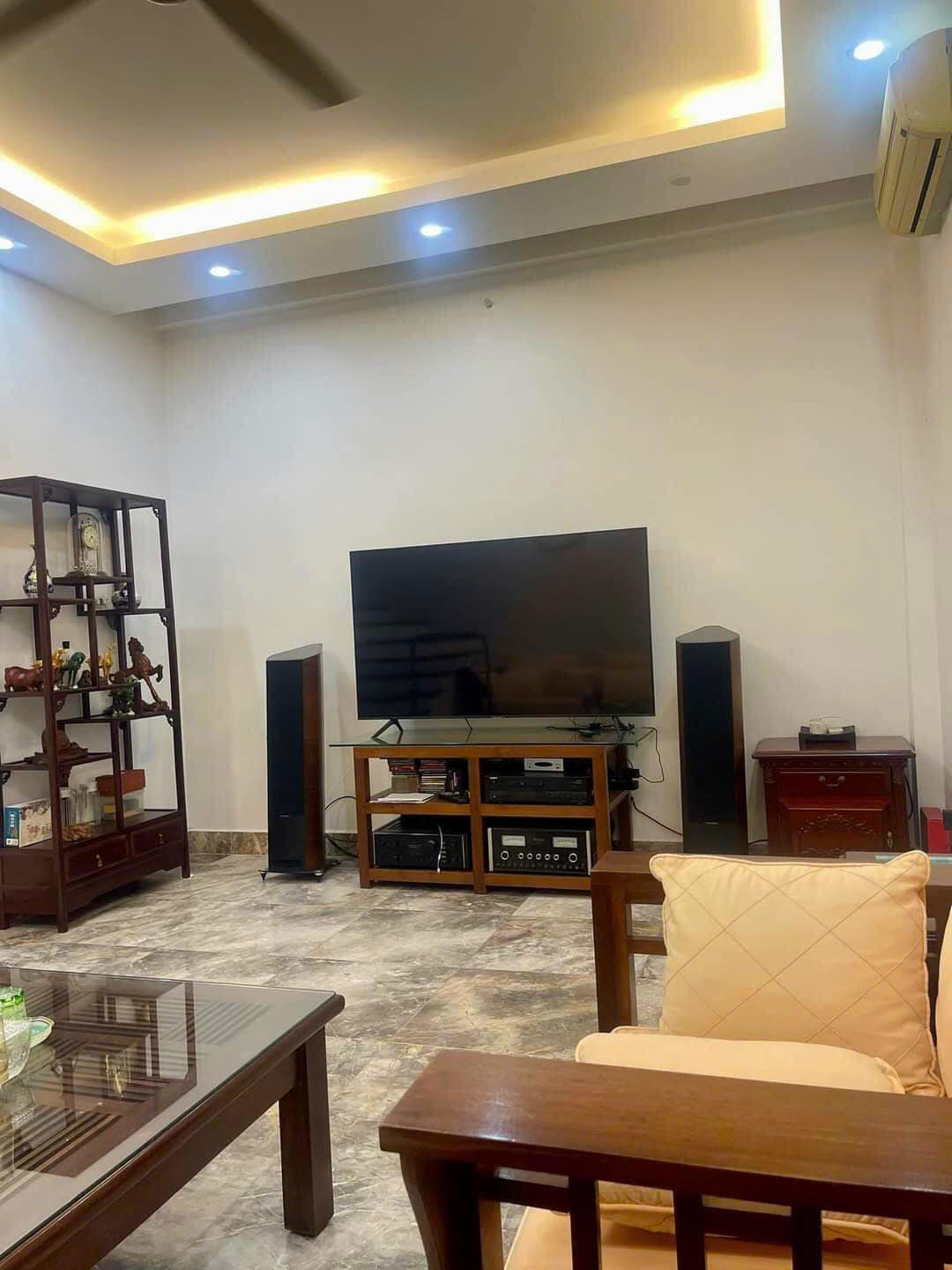 Bán nhà phố Láng Hạ, Đống Đa phân lô, ô tô đỗ cửa, ở ngay 4 tầng 70m2 giá 25 tỷ