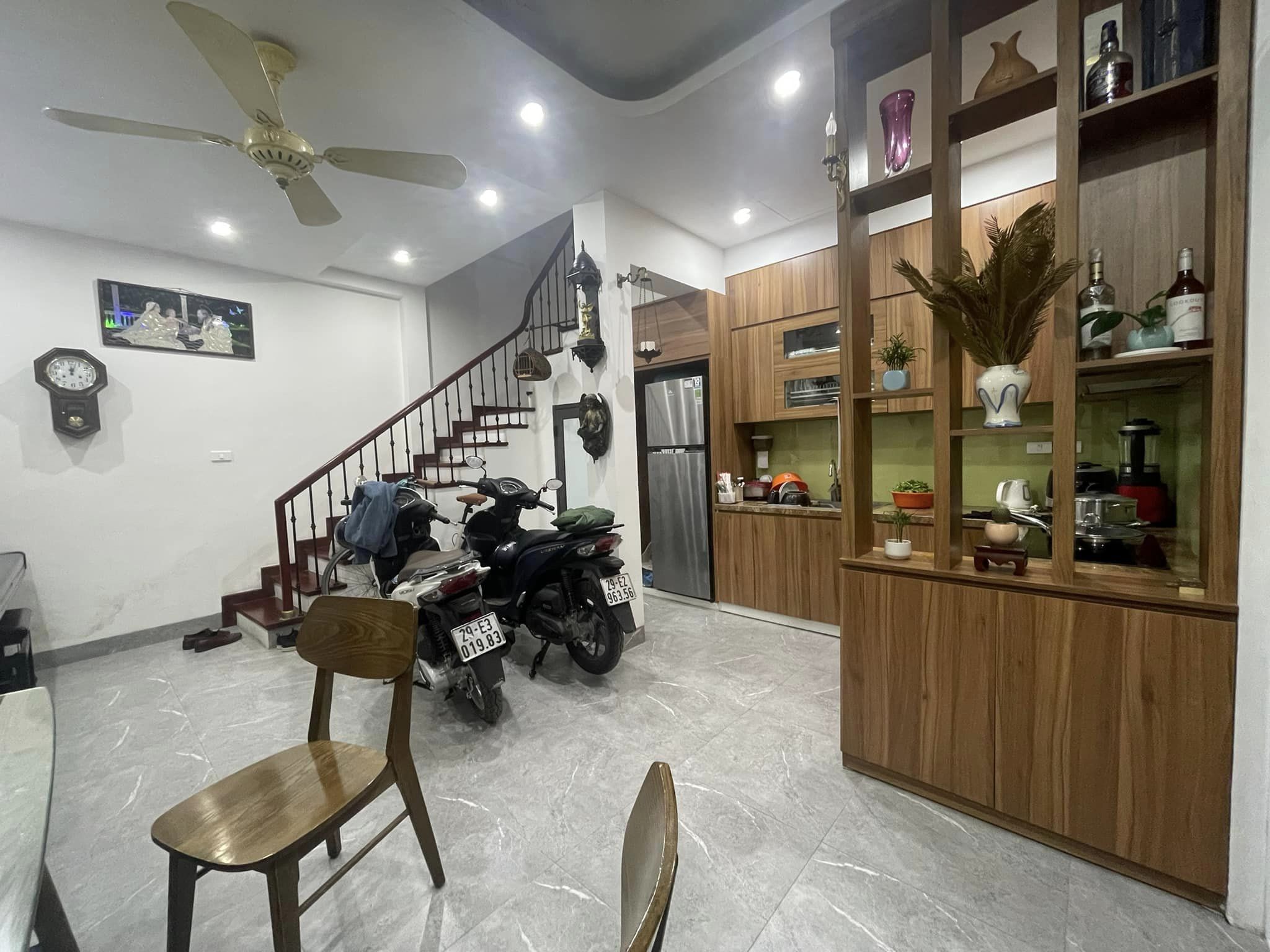 Bán nhà Đặng Văn Ngữ, Đống Đa, gần ô tô, ở ngay 5 tầng 42m2 giá 6.5 tỷ