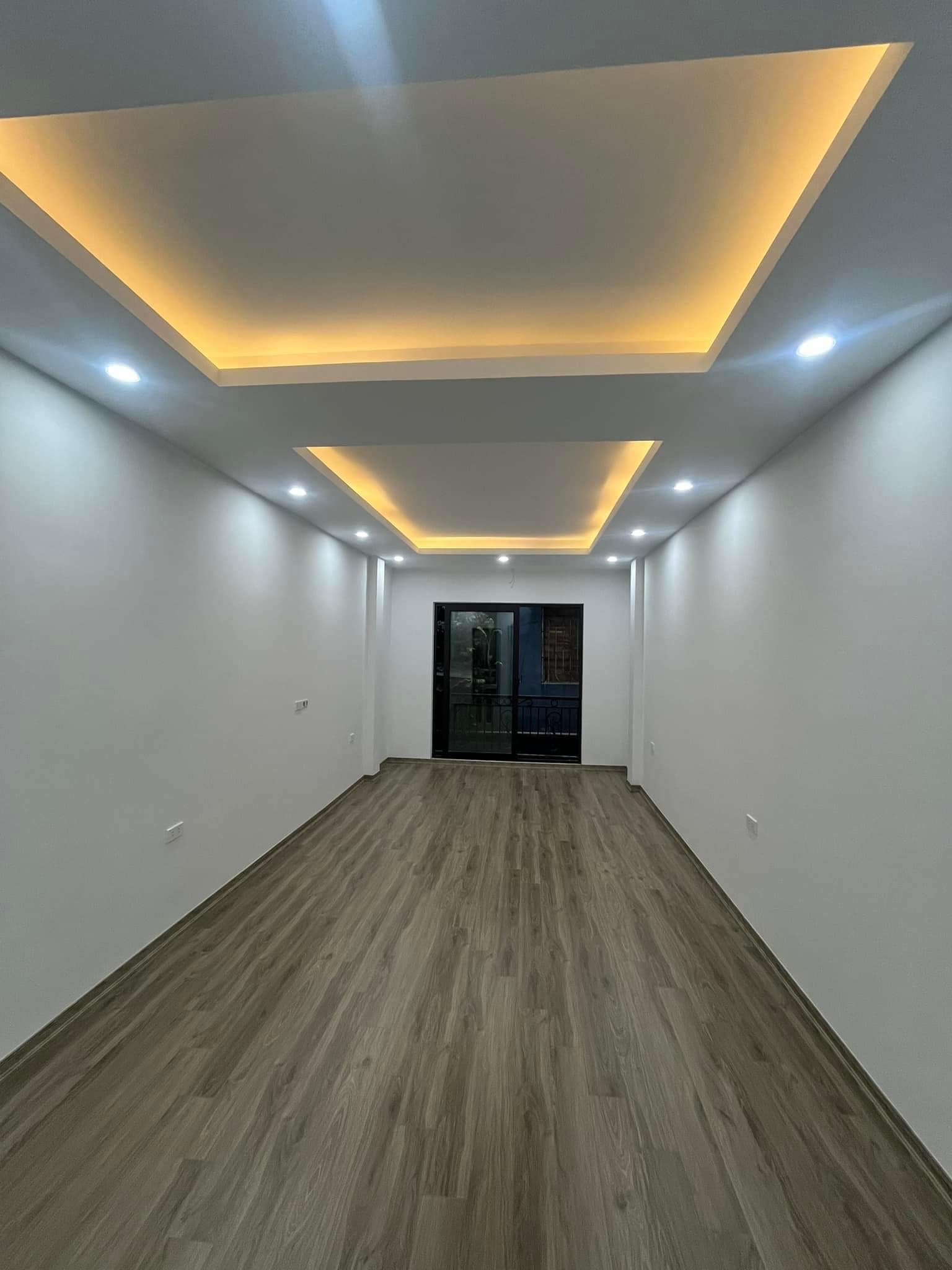 Bán nhà phố Khâm Thiên, Đống Đa, gần ô tô, KD nhỏ, ở ngay 5 tầng 33 m2 giá 5.6 tỷ