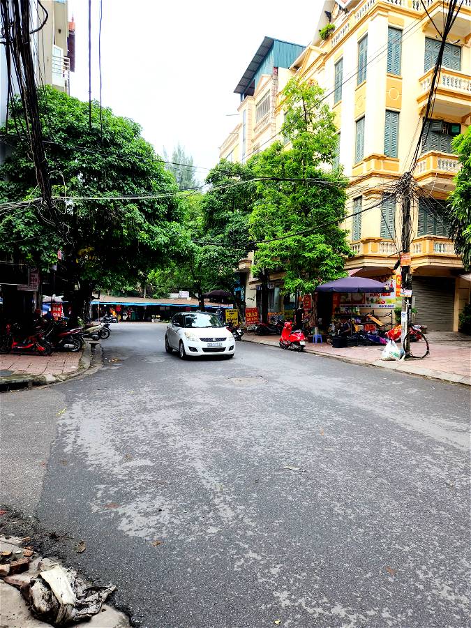 mặt phố VĨNH PHÚC-VỈA HÈ ĐÁ BÓNG – OTÔ TRÁNH-GẦN CHỢ KINH DOANH 57 M 5T 13.4 TỶ