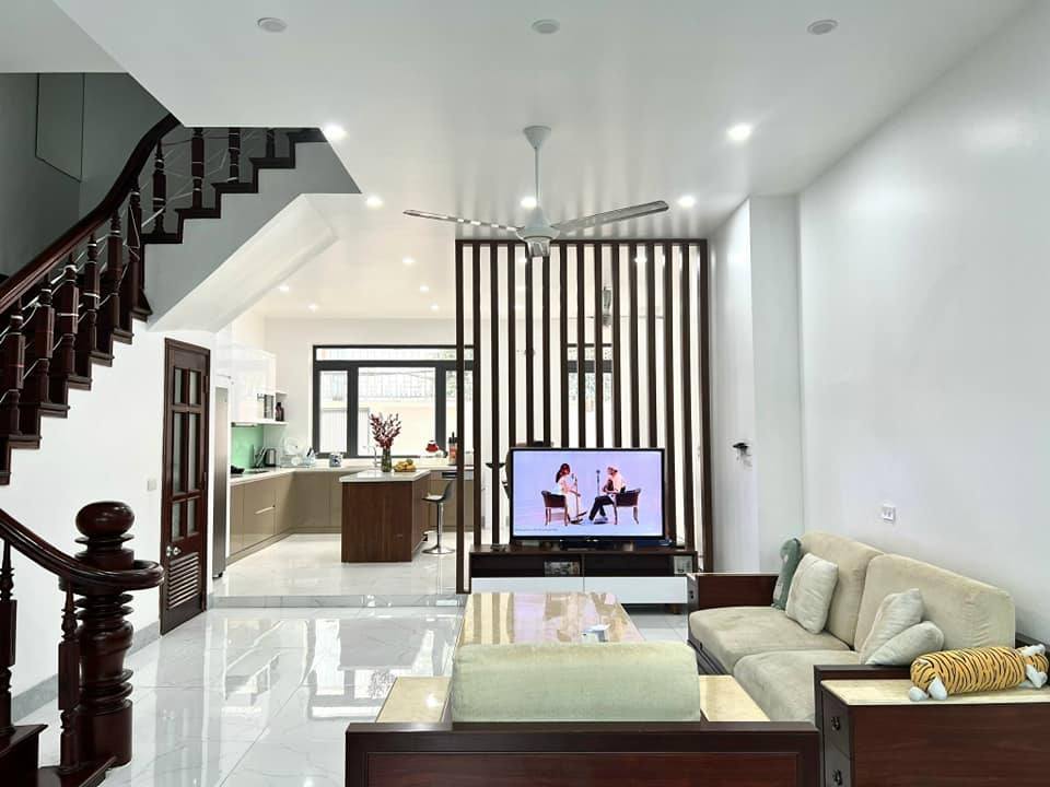 MẶT PHỐ GIÁ NHƯ MẶT NGÕ – KHU VỰC KINH DOANH SẦM UẤT – CHỈ 250 TRIỆU / M2