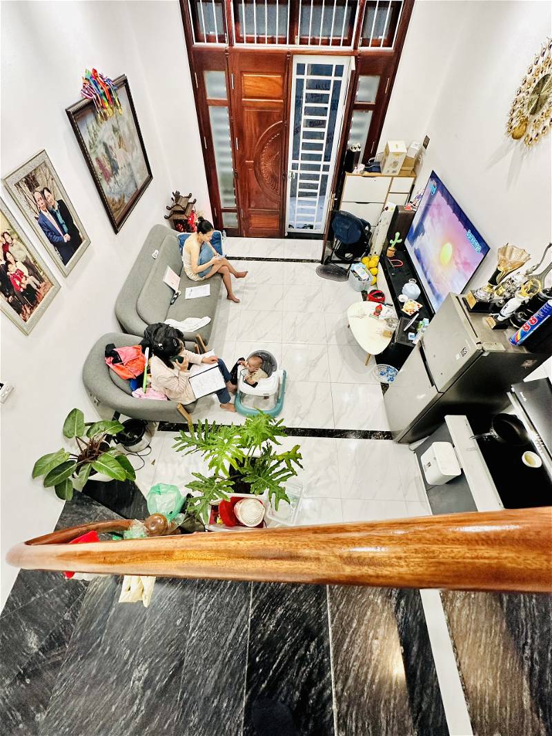 Bán nhà ngõ 185 Minh Khai, Hai Bà Trưng 30m x 5Tầng,Giá 4.3 tỷ.Nhà mới,gần phố rộng thoáng