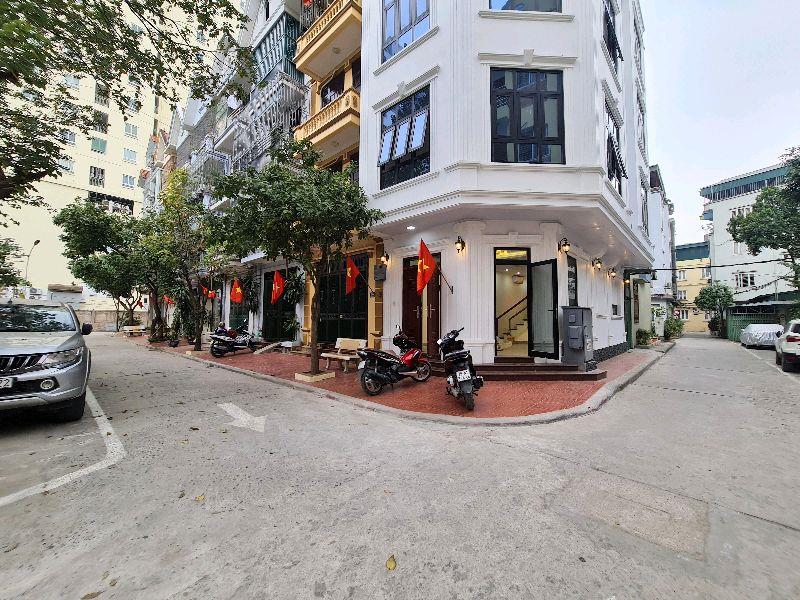 P/LÔ VỈA HÈ ÔTÔ TRÁNH PHỐ NGUYỄN HỮU THỌ, SÁT HỒ, LÔ GÓC KD VP, 60MX5T